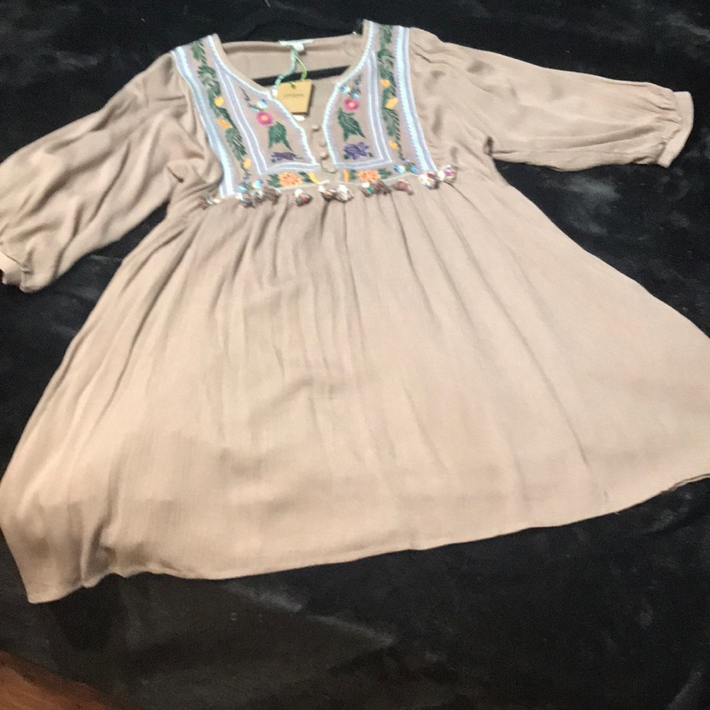 Umgee WM Med 3/4 length slves. 34in,never worn $36